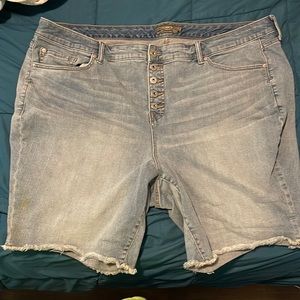 Torrid Jean Shorts Size 26